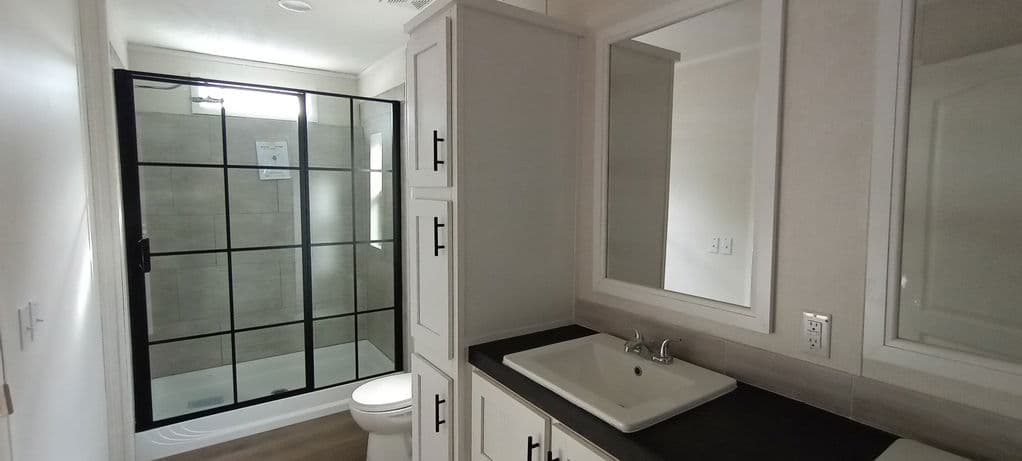 Ultra 16663u bathroom home features