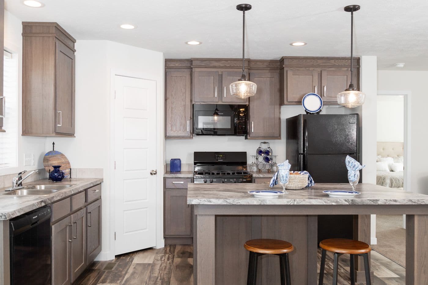 Somerset dr kitchen home features