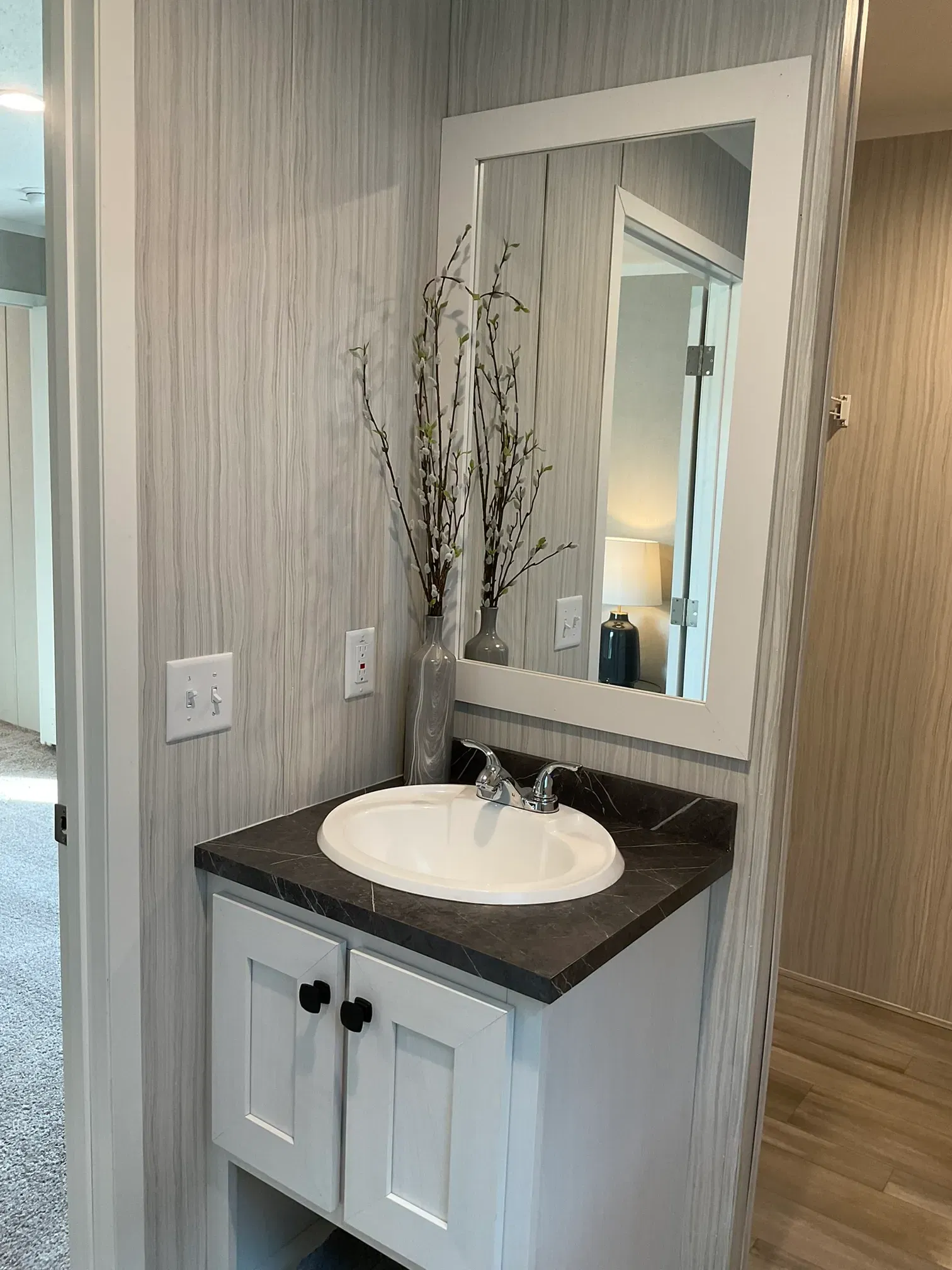 Peridot 66 bathroom home features