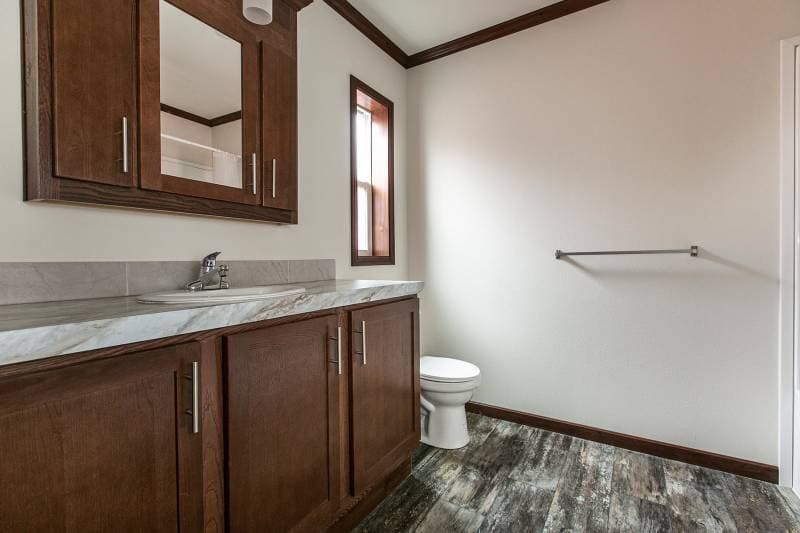 Arlington e405 bathroom home features
