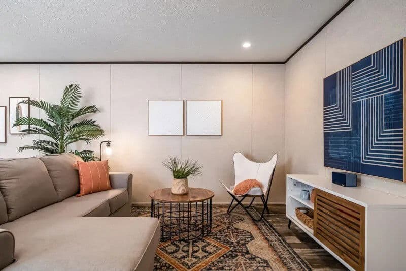 Ridge interior home features