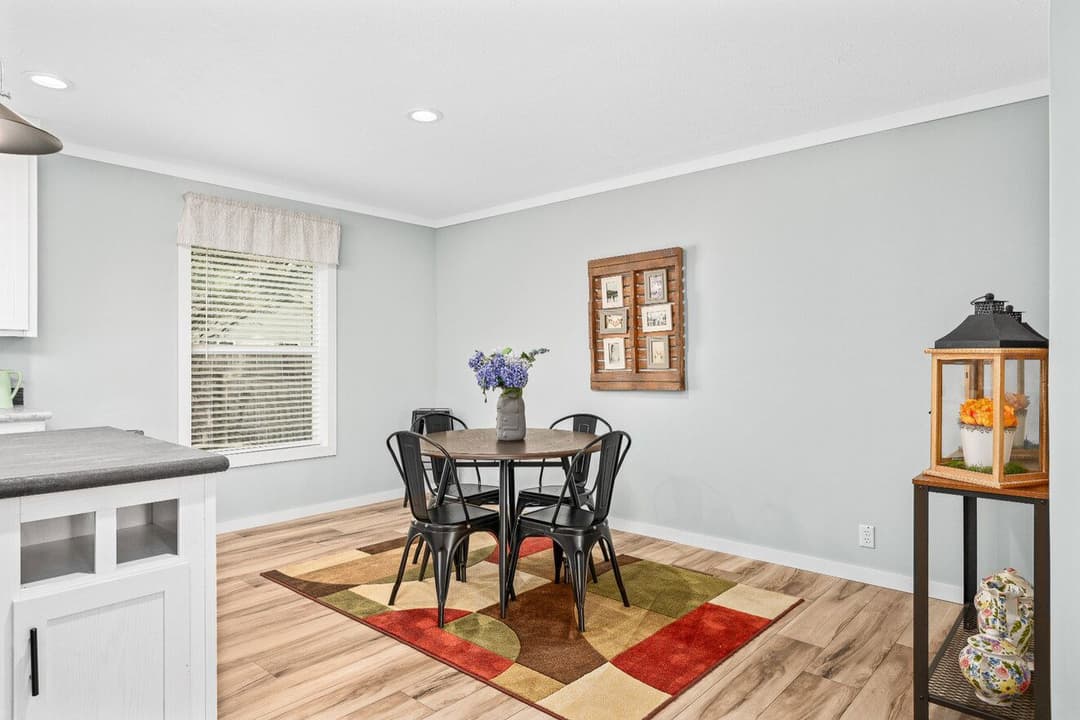 X model 32684x interior home features