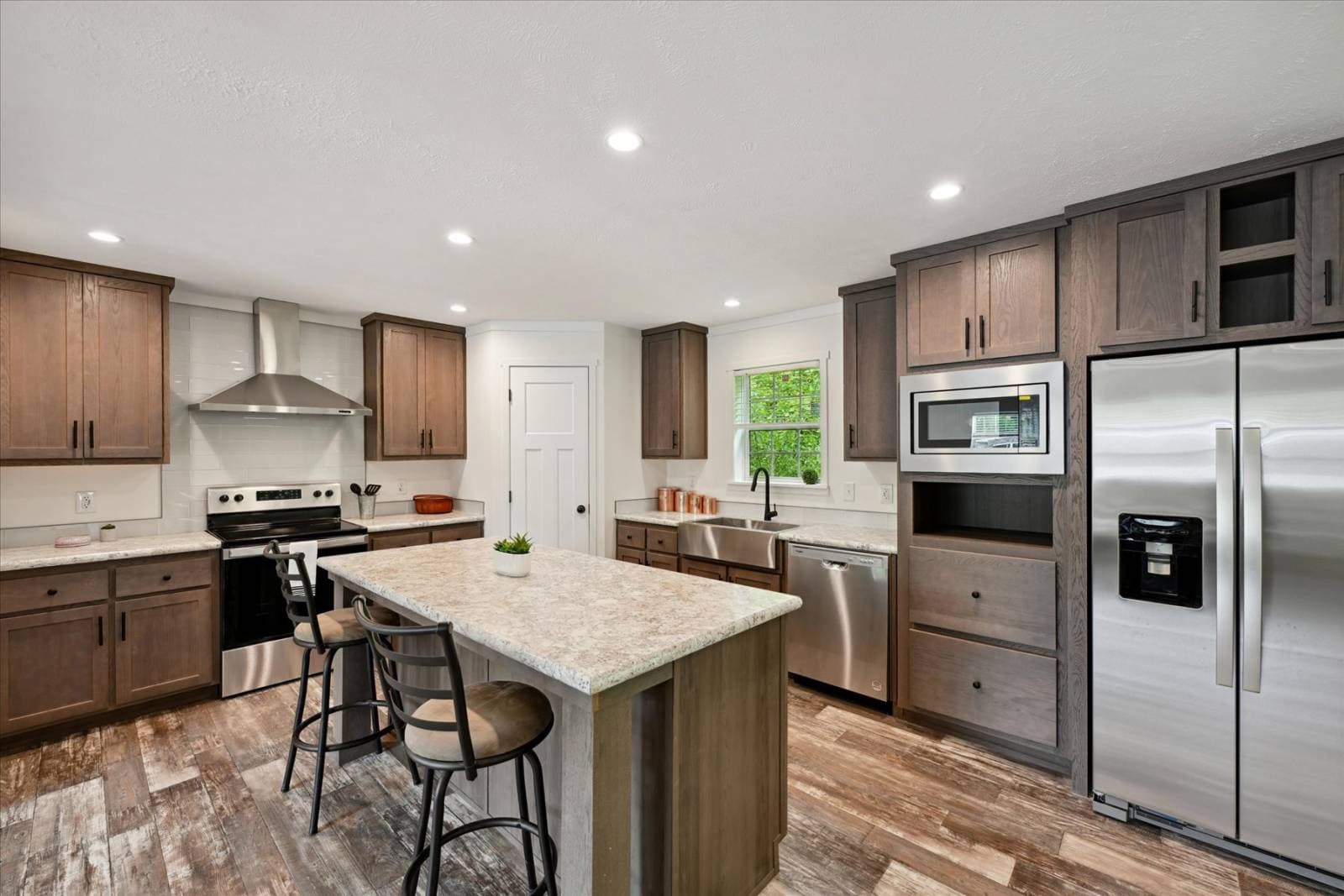 Elevate 56 kitchen home features