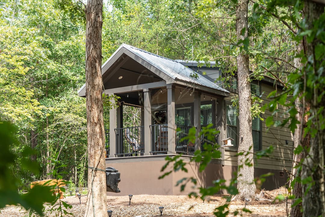 Swayback exterior home features