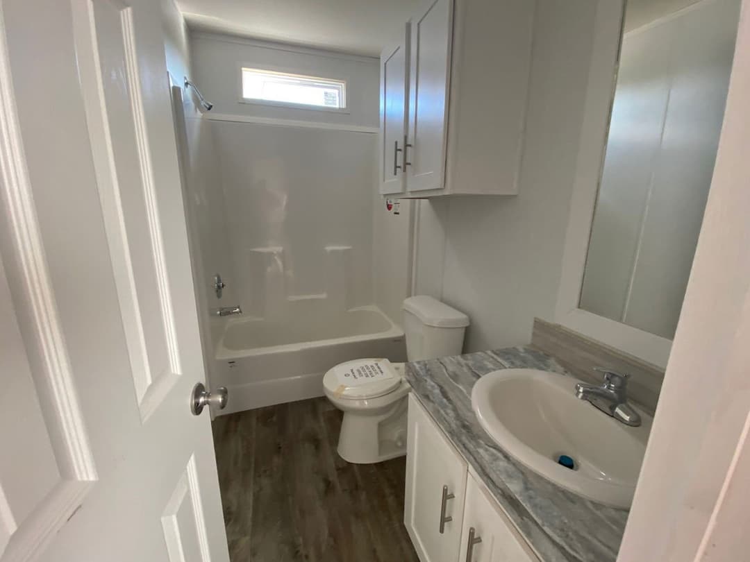 Pinnacle 18763p bathroom home features