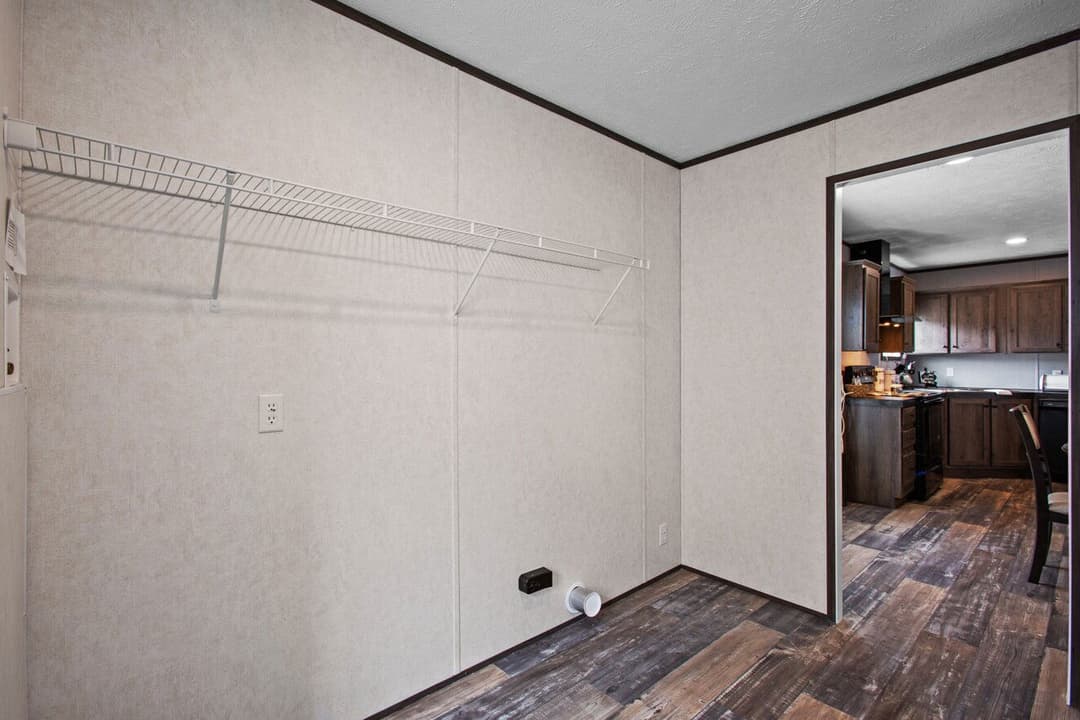 Express 28443w interior home features