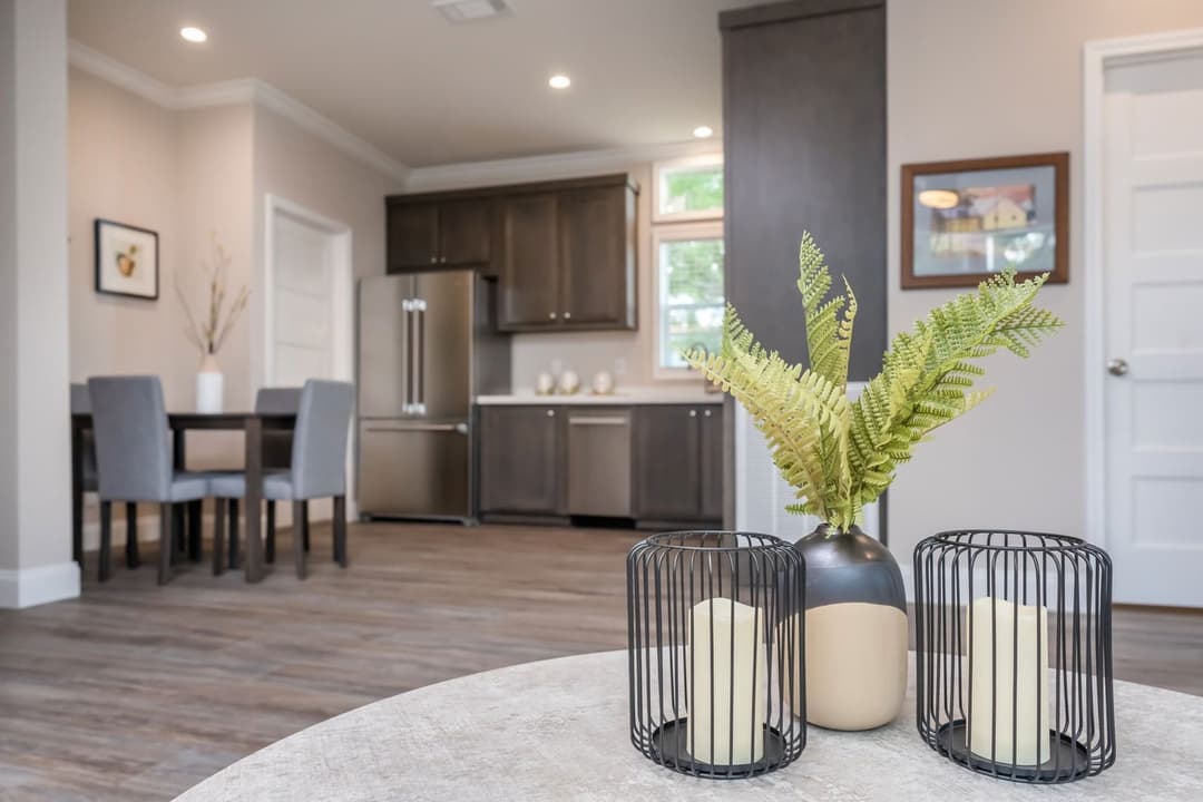 The chariot 24442a interior home features