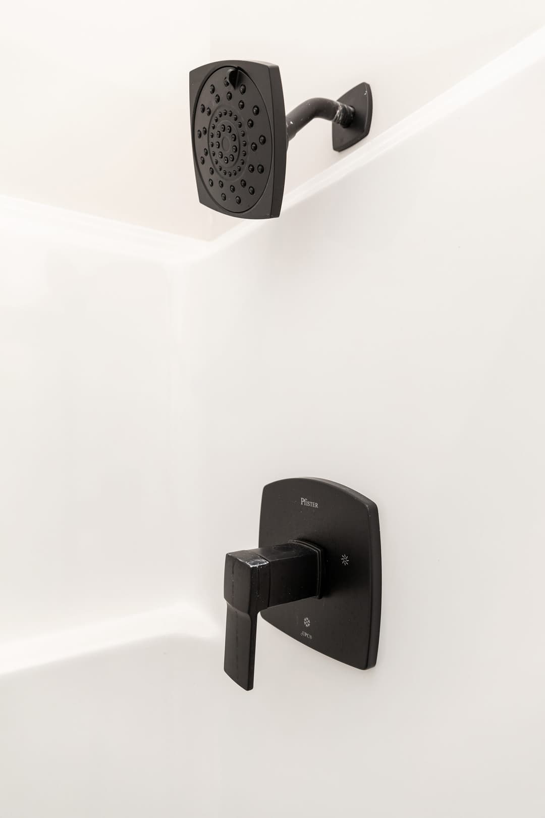 Cahaba bathroom home features