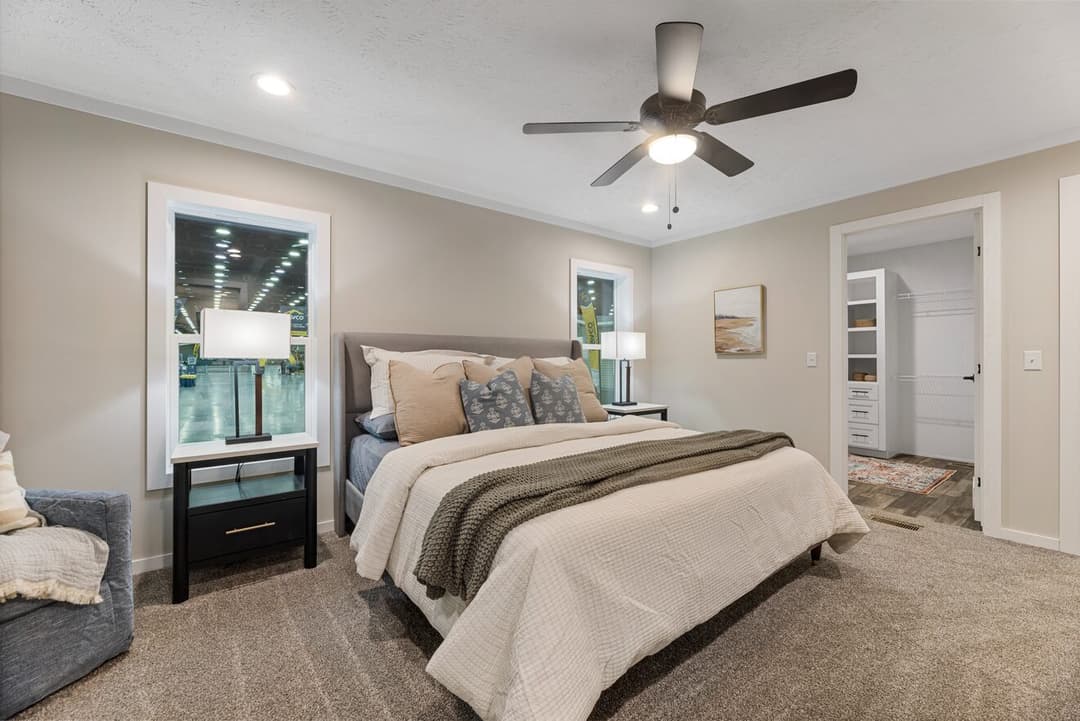 Stratos 28643b bedroom home features