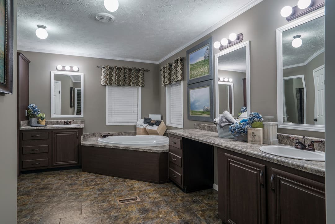 Md-24-32 bathroom home features