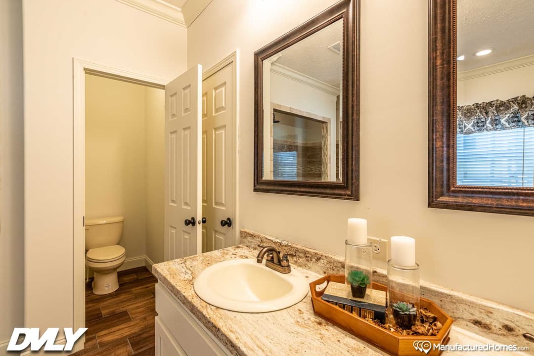 Orchard house (porch) bathroom home features