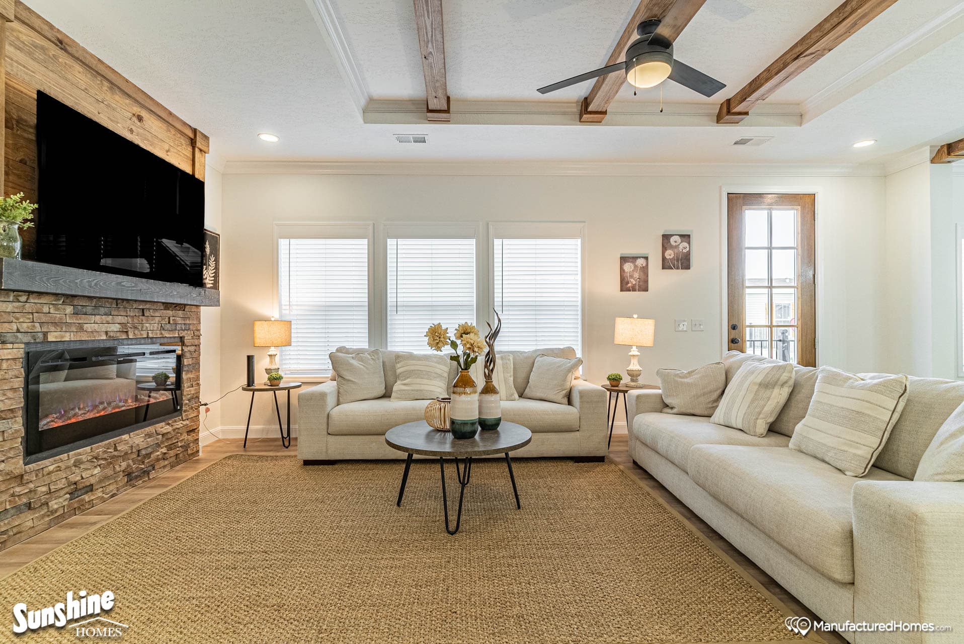 Pri3284-2058 interior home features