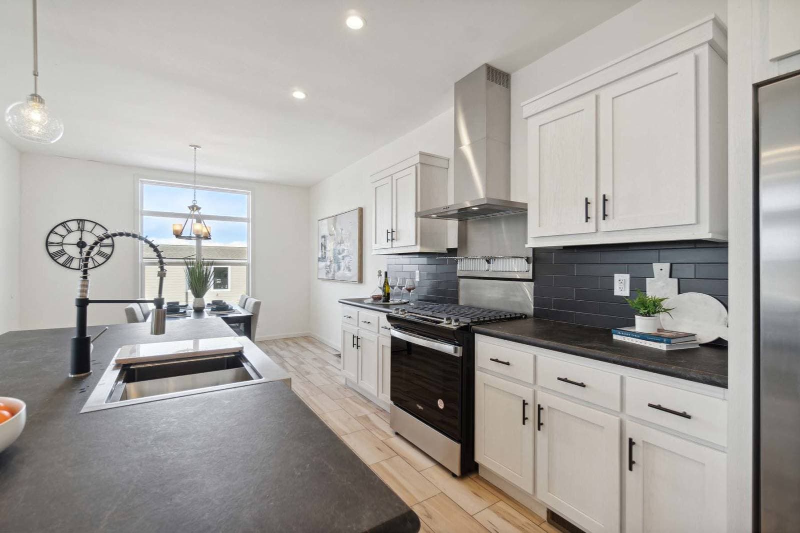 Nova-e kitchen home features