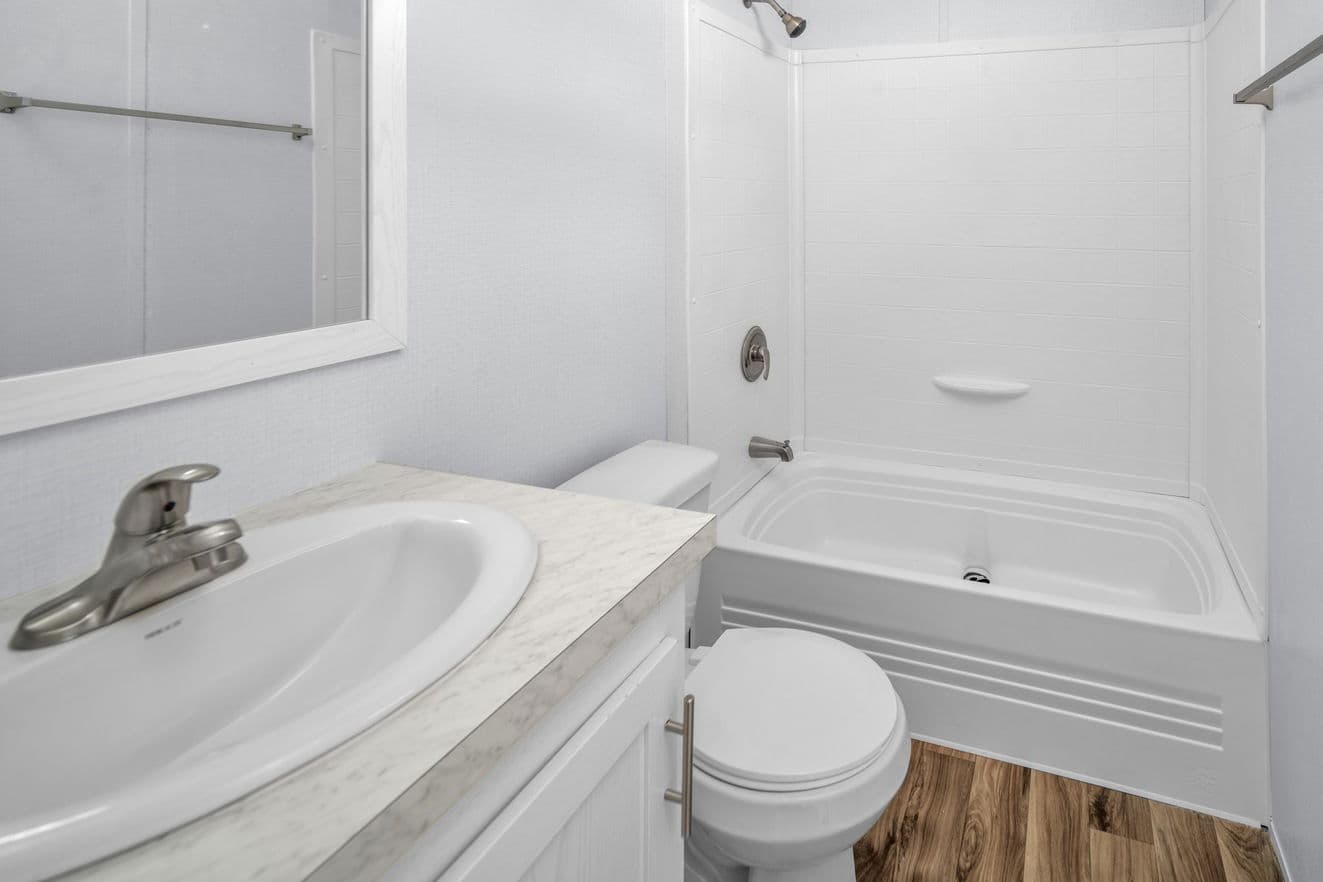 Valu maxx premier 16683e interior and bathroom home features