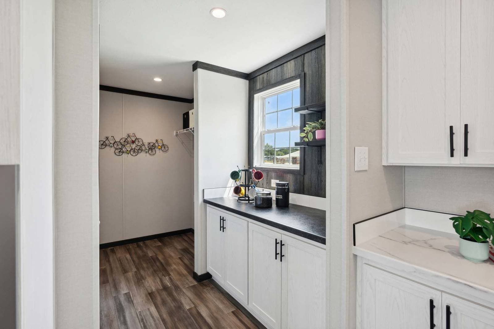 Clinch kitchen home features