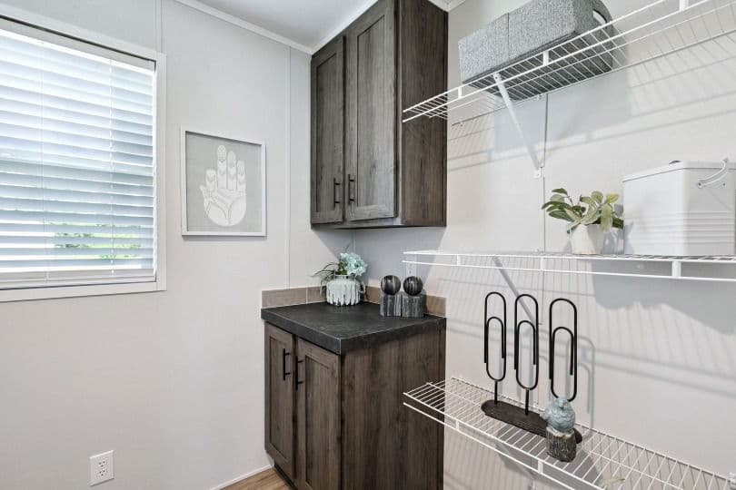 Valor 16763n interior home features