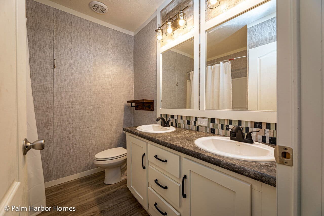 Magnum 32664m bathroom home features