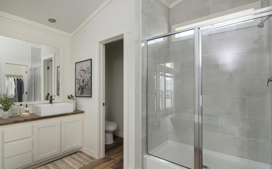 Sapphire 5863 bathroom home features