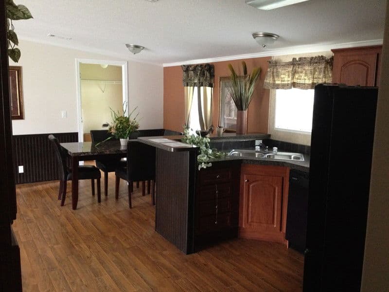 Scott 2852 kitchen home features