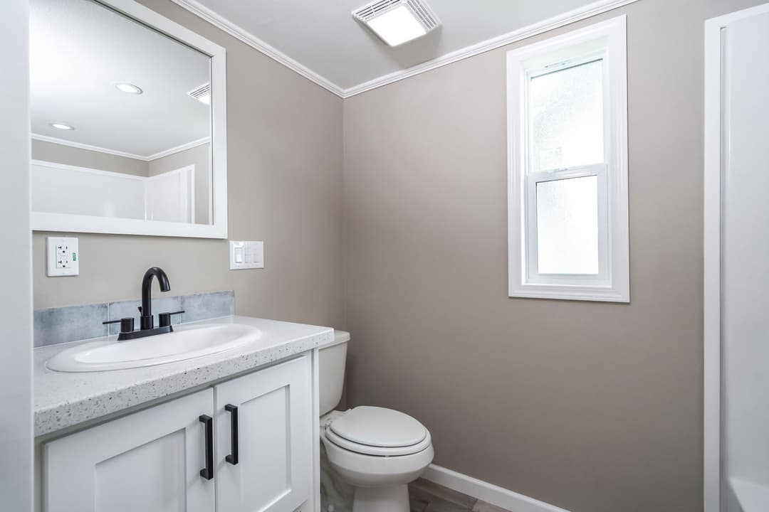 Eagle 11351g bathroom home features