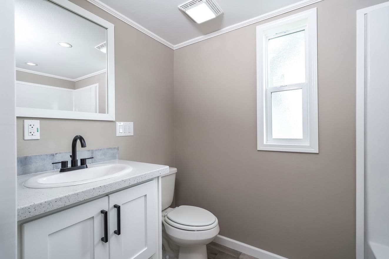 Eagle 11351g bathroom home features