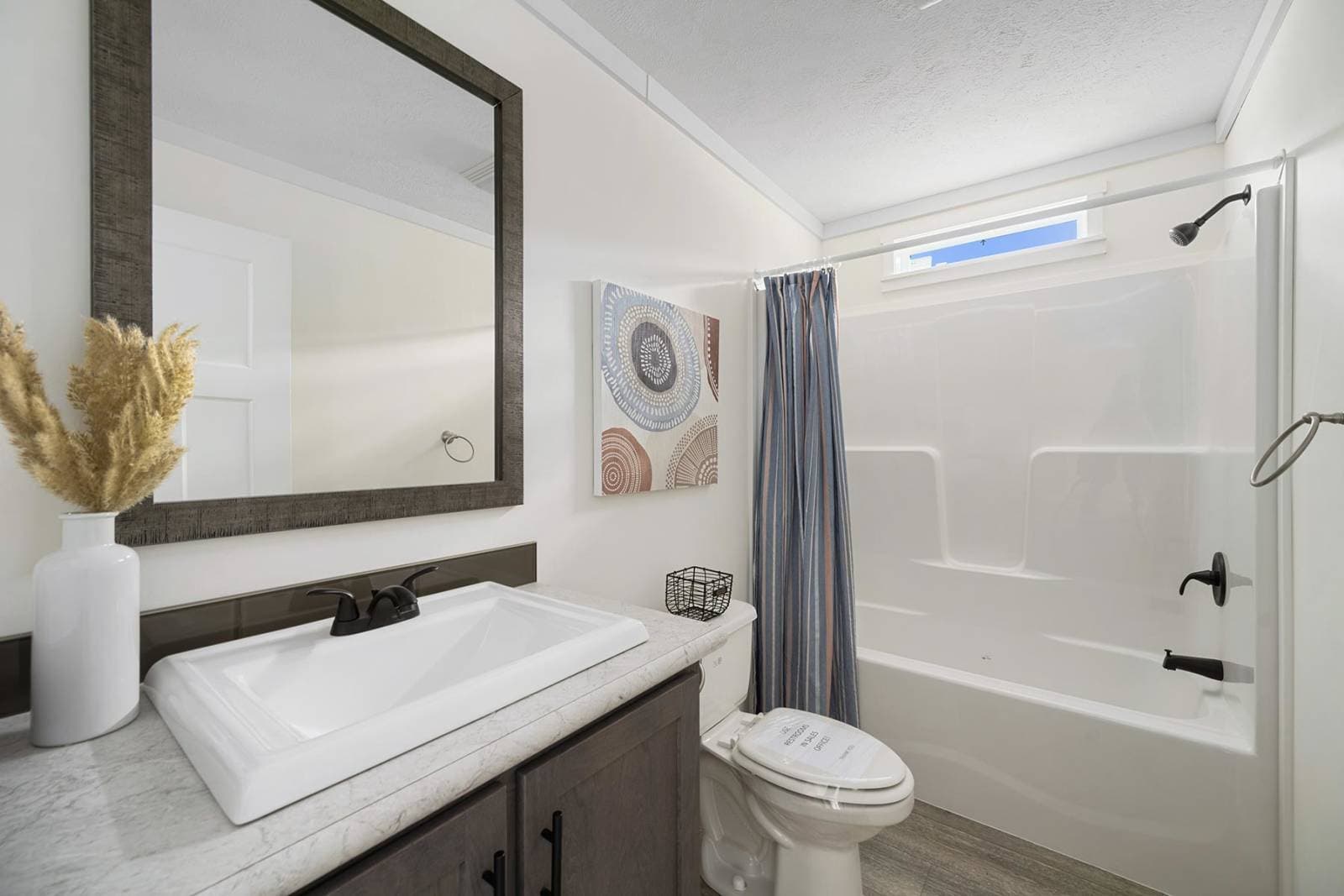 Pursuit bathroom home features