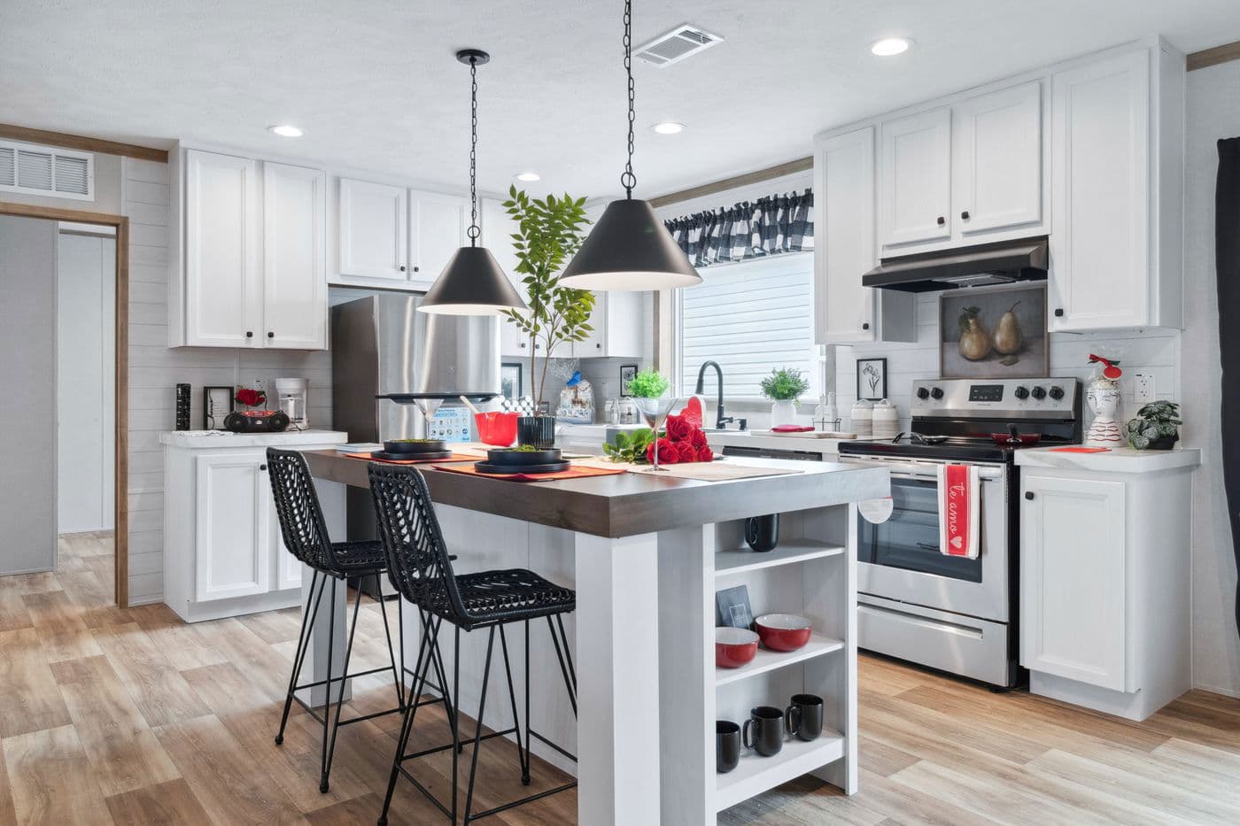 The real deal kitchen home features