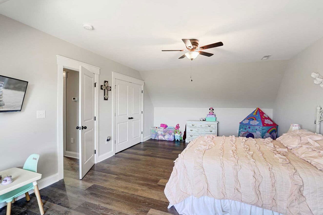 Farmhouse ii cape bedroom home features