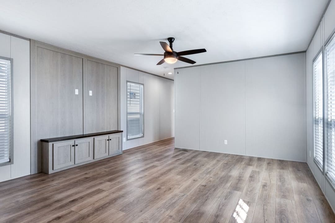 Resolution 16763k interior home features