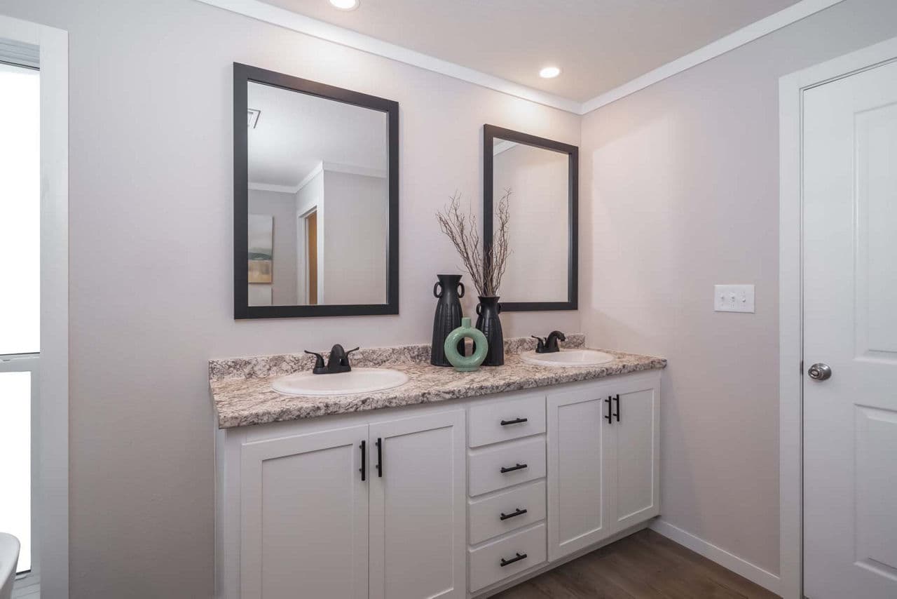 Bourbon bathroom home features