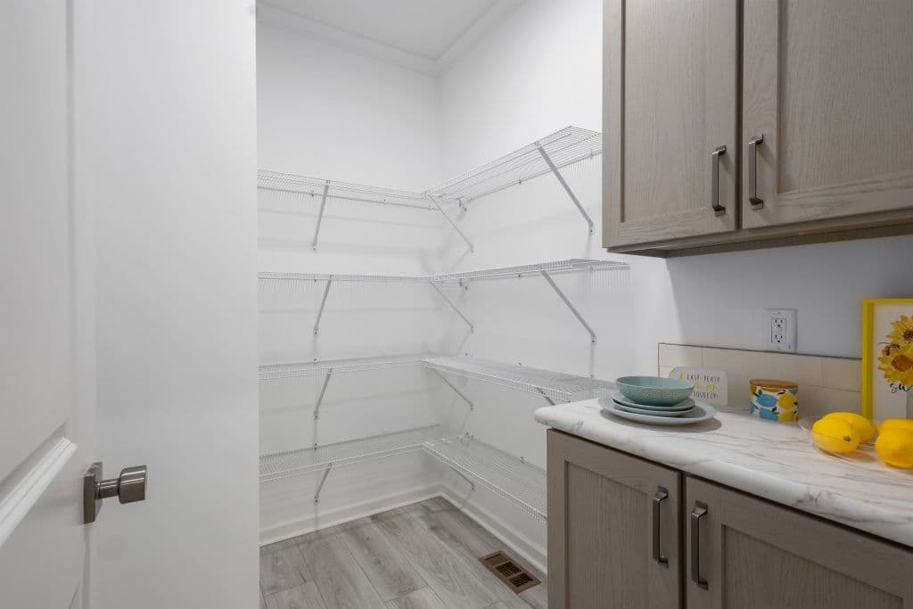 Limited 3 28563b interior home features