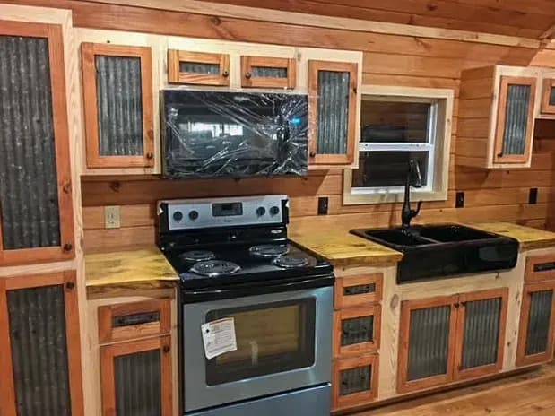 Happy trails | 4b 110 kitchen home features