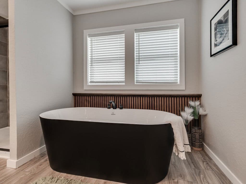 28603n bathroom home features