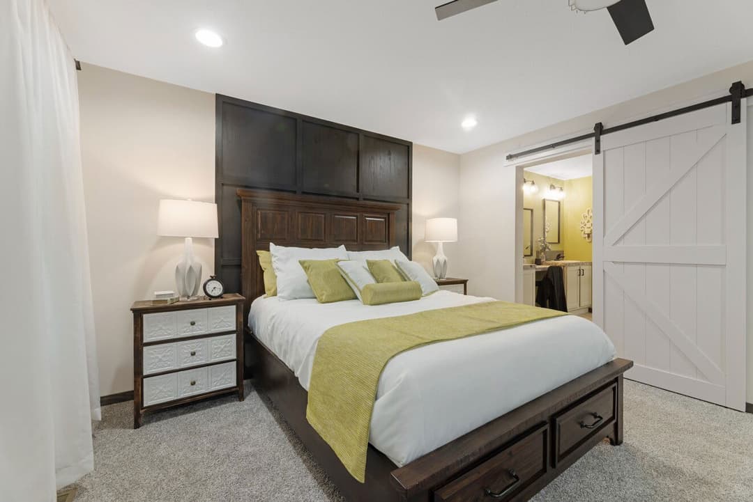 Houghton 24036 bedroom home features