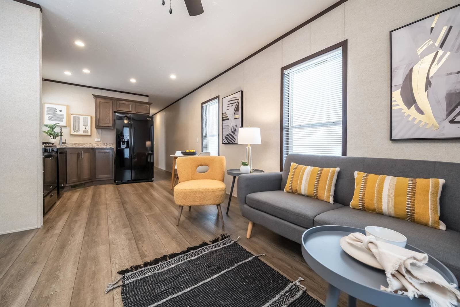 C601 interior home features