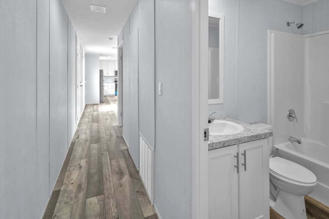 Alamo lite 16763s interior home features