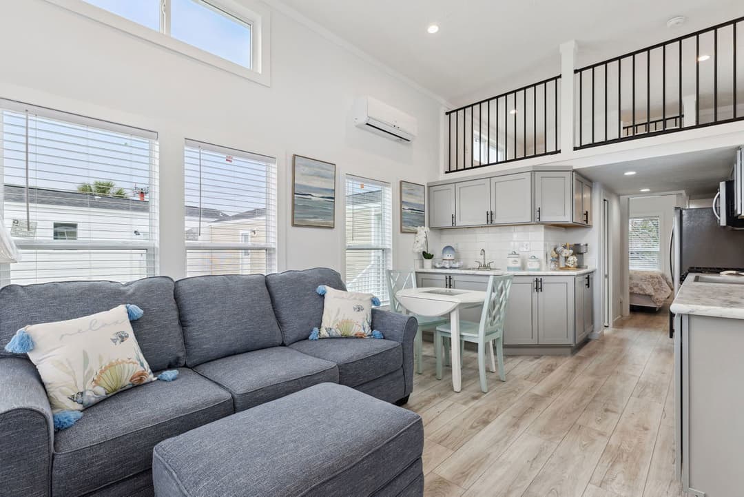 Park model 528 070 interior home features