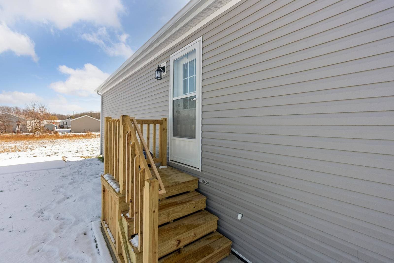 N682 exterior home features