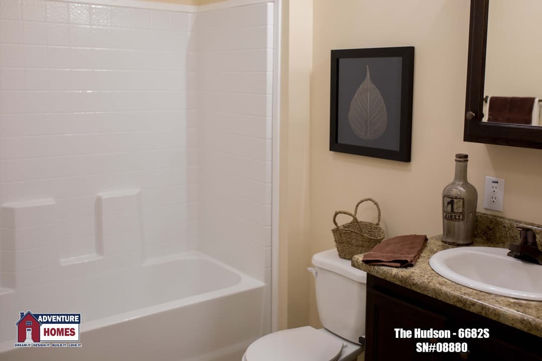 Hudson | 6682s bathroom home features