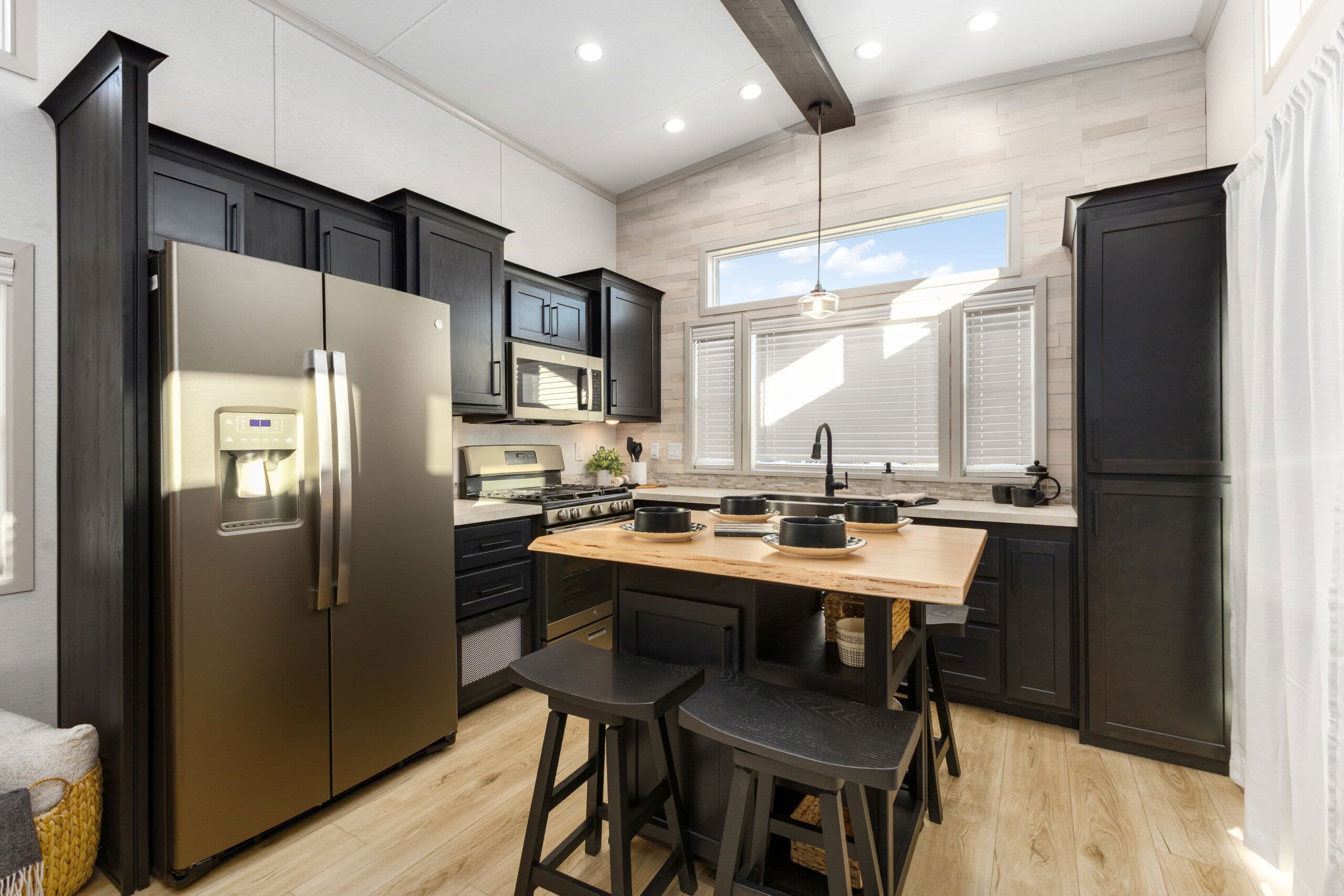 Island 6376 kitchen home features