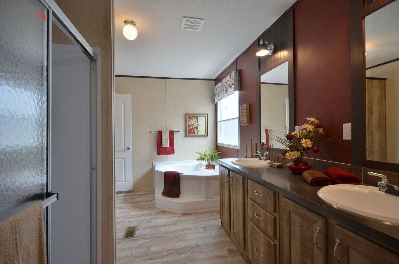 Alamo lite 28563t interior and bathroom home features