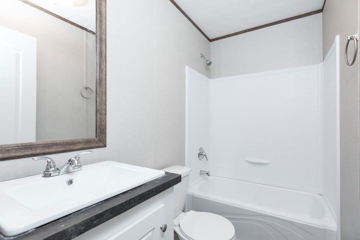 Blazer 76 4a bathroom home features