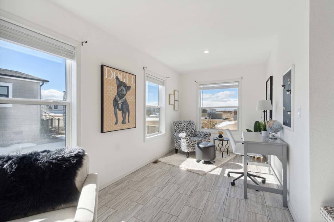 Aurora-e interior home features