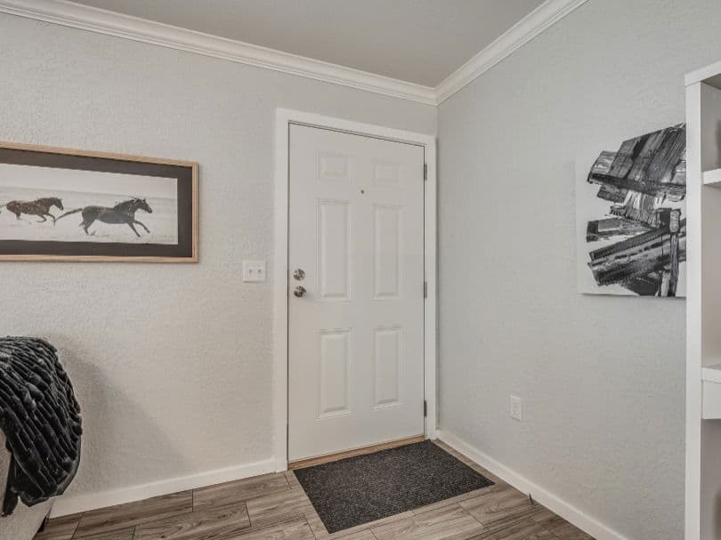 Emerald 28483a interior home features