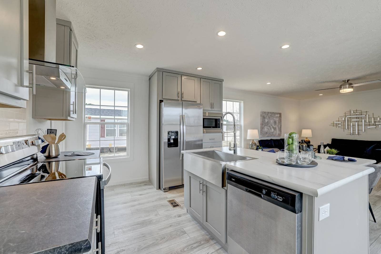 Ironclad 1676-15 kitchen home features