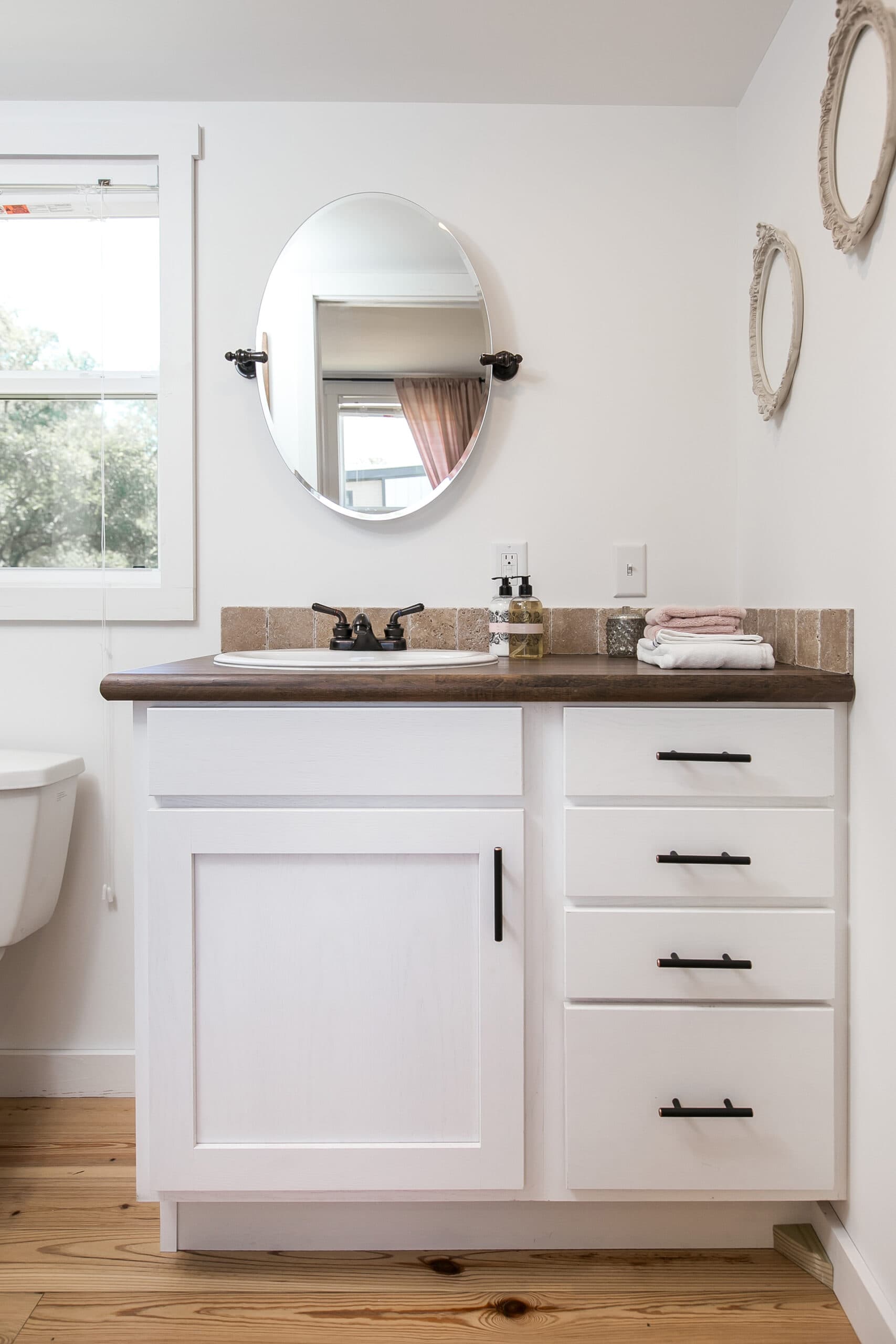Sipsey bathroom home features