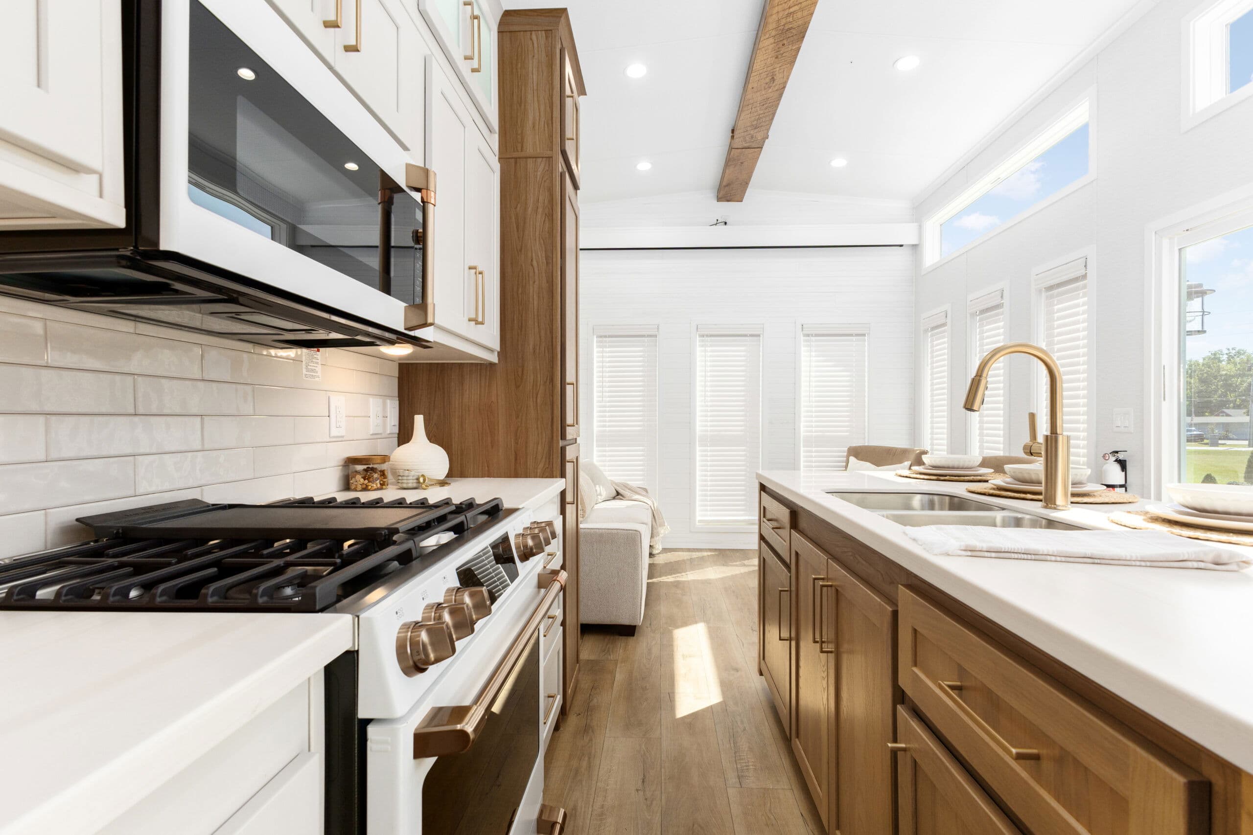 Island 6449 kitchen home features