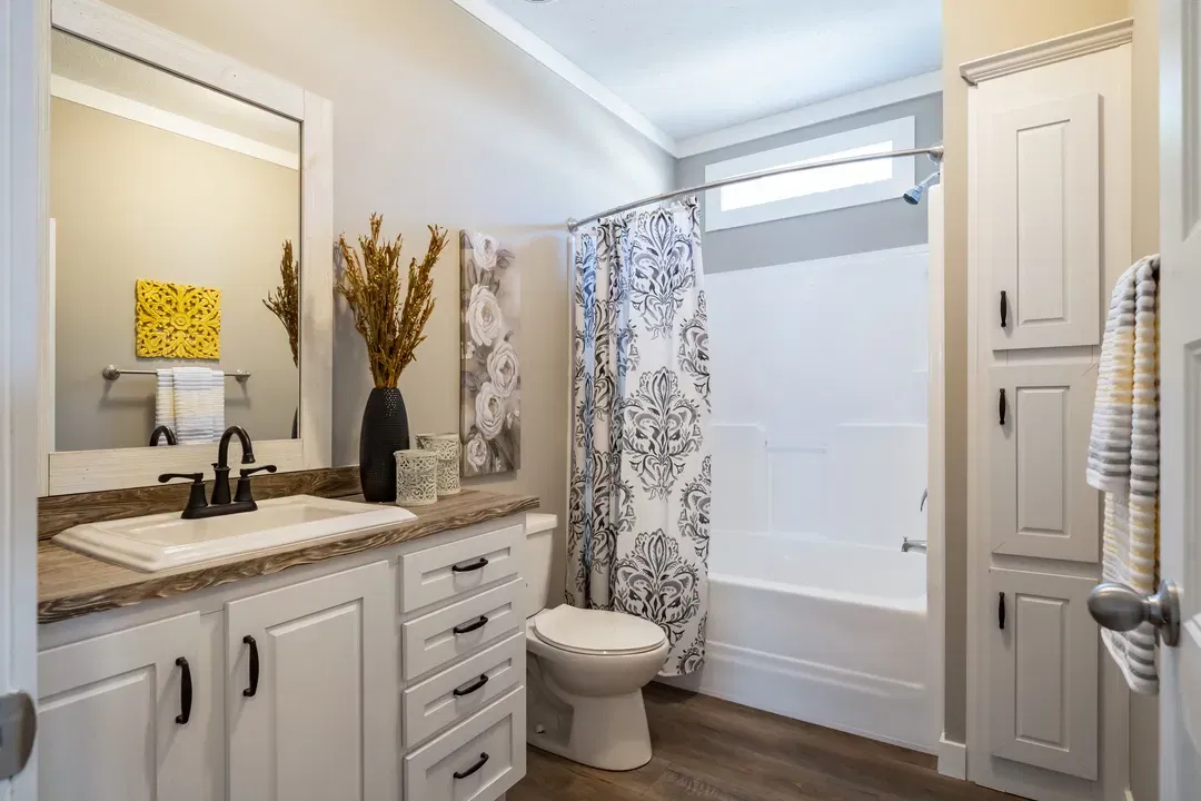 1434 carolina southern belle bathroom home features