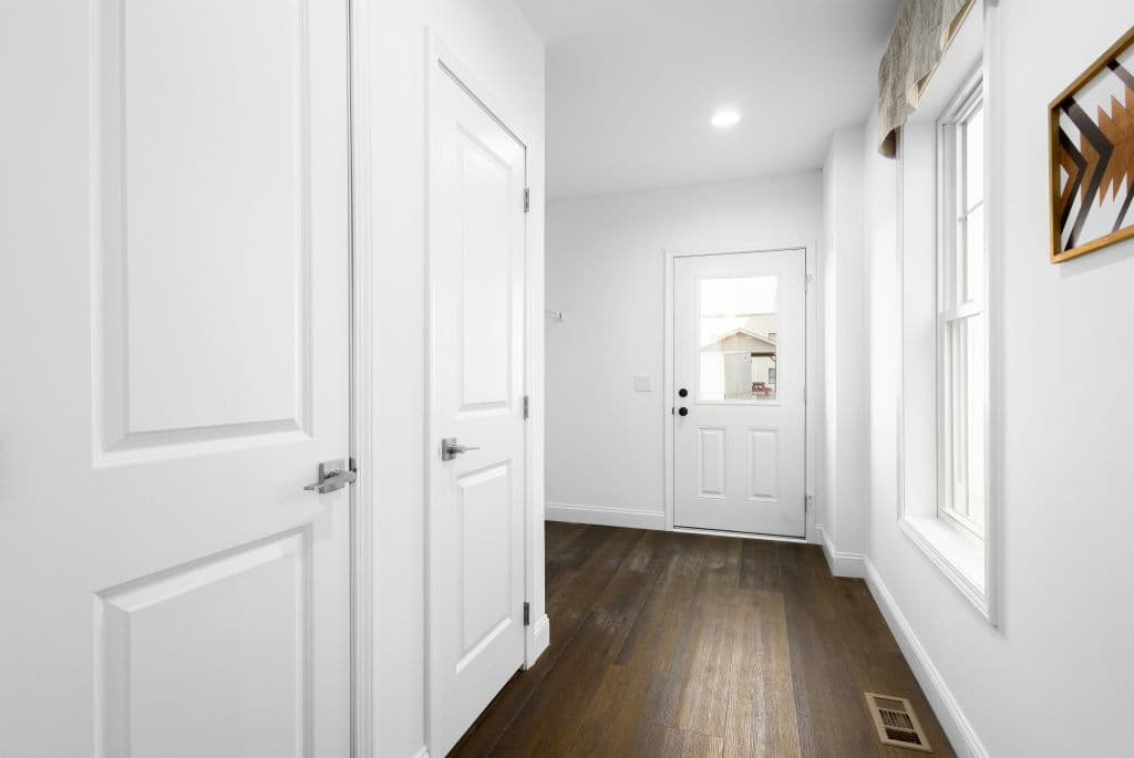 Ultra ranch 2p2460-x interior home features