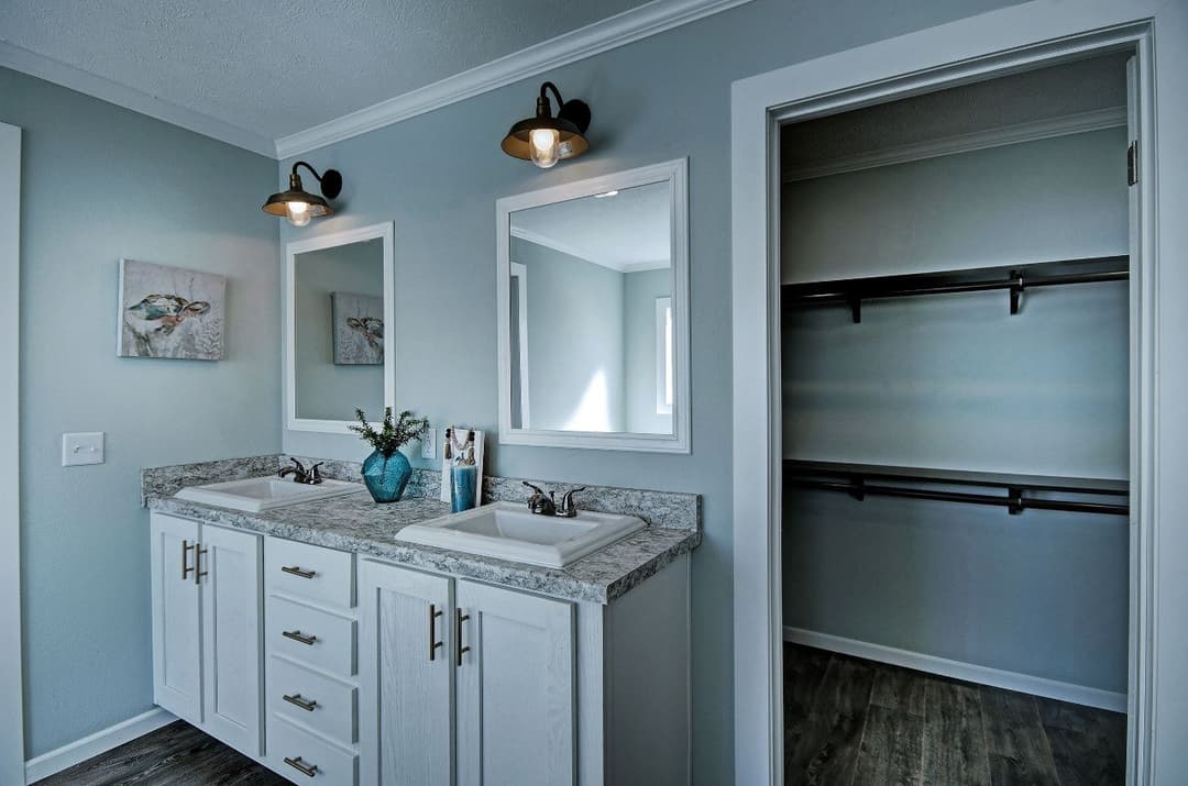 Sardis bathroom home features